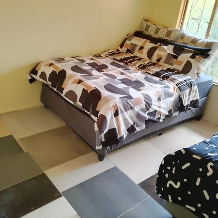 Kempton Park Lodge Esther Park Εξωτερικό φωτογραφία
